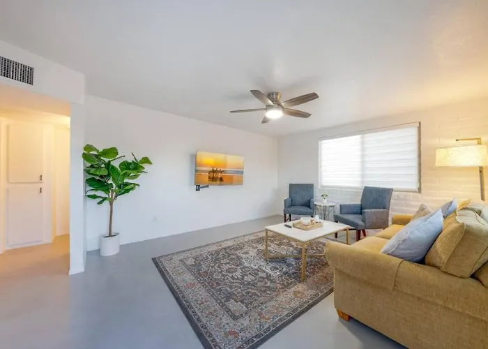 Entire Duplex, Central, 4 Bedroom 2 Ba, Cozy, Fenced * Tucson