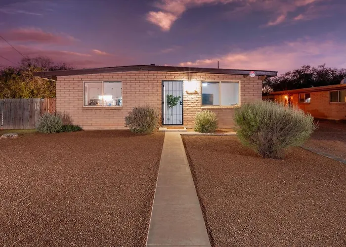 Entire Duplex, Central, 4 Bedroom 2 Ba, Cozy, Fenced *