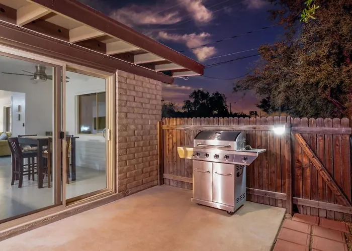 Entire Duplex, Central, 4 Bedroom 2 Ba, Cozy, Fenced *