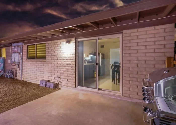 Entire Duplex, Central, 4 Bedroom 2 Ba, Cozy, Fenced Apartamento