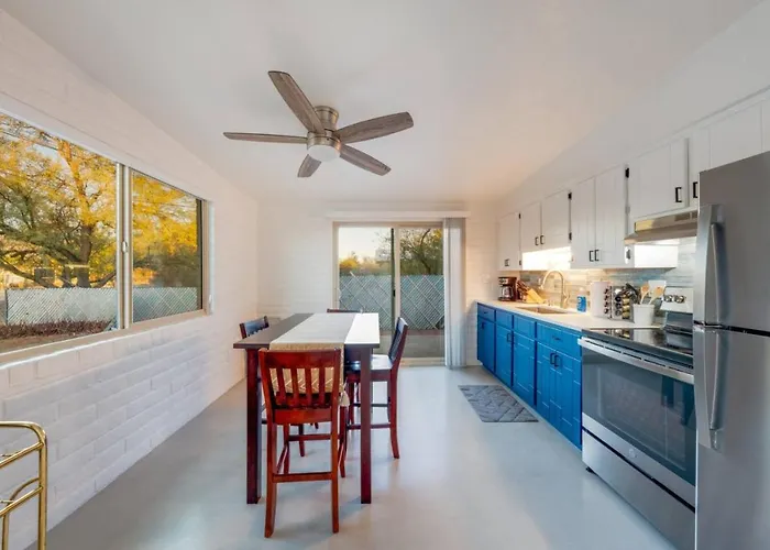 Entire Duplex, Central, 4 Bedroom 2 Ba, Cozy, Fenced Apartamento