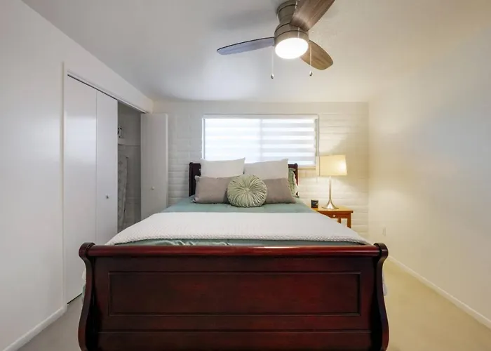 Entire Duplex, Central, 4 Bedroom 2 Ba, Cozy, Fenced