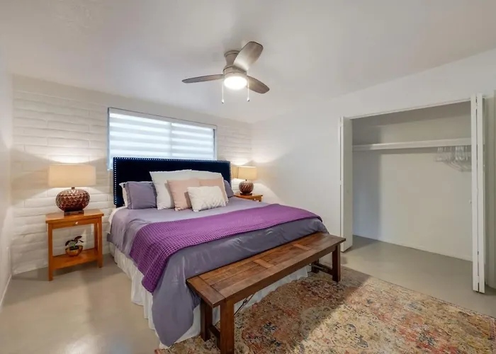 Apartamento Entire Duplex, Central, 4 Bedroom 2 Ba, Cozy, Fenced *
