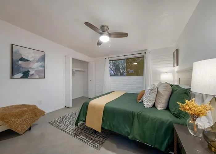 Entire Duplex, Central, 4 Bedroom 2 Ba, Cozy, Fenced * Tucson