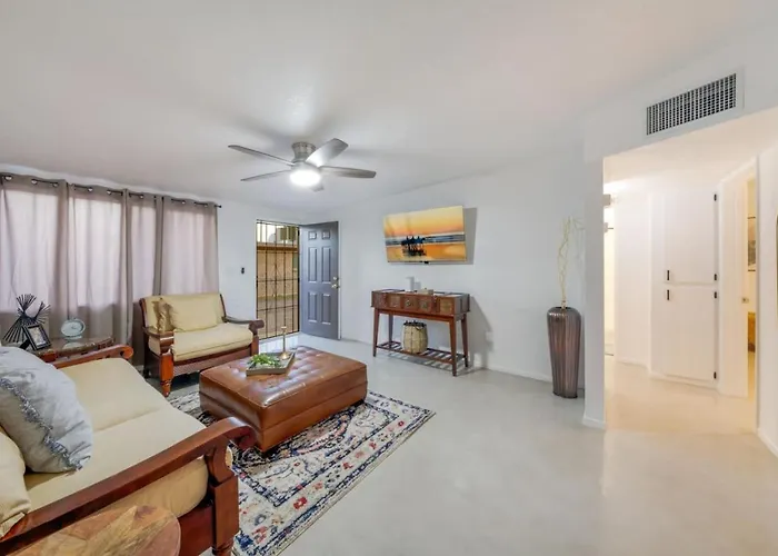 Entire Duplex, Central, 4 Bedroom 2 Ba, Cozy, Fenced Apartamento