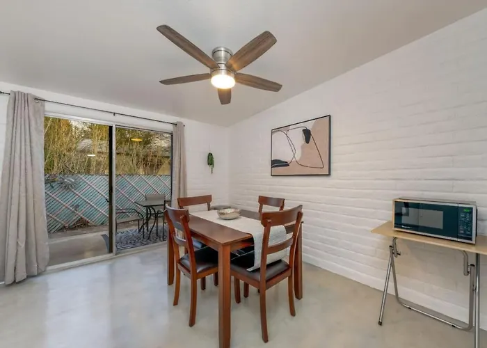 Entire Duplex, Central, 4 Bedroom 2 Ba, Cozy, Fenced Apartamento