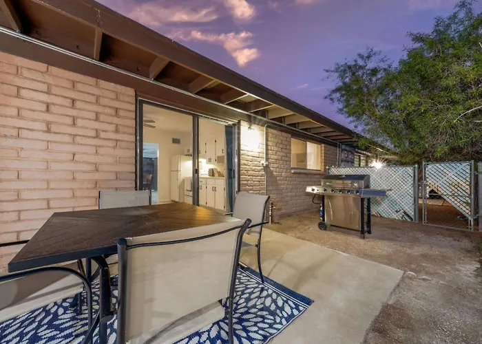 Entire Duplex, Central, 4 Bedroom 2 Ba, Cozy, Fenced Apartamento *